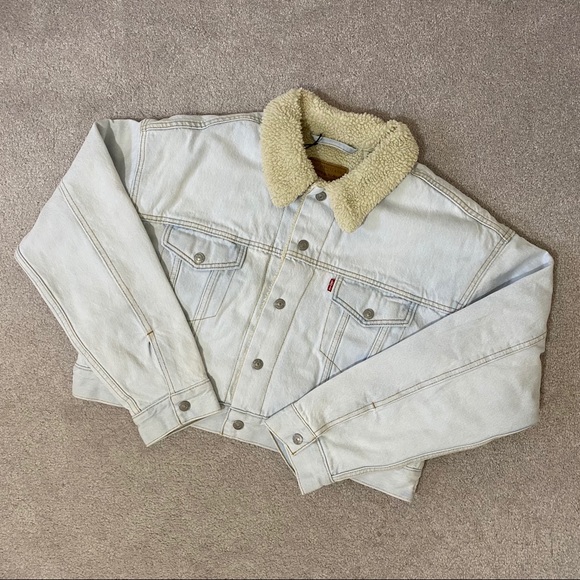 Levi's Jackets & Blazers - Levi’s cropped Sherpa Lined Denim Jacket